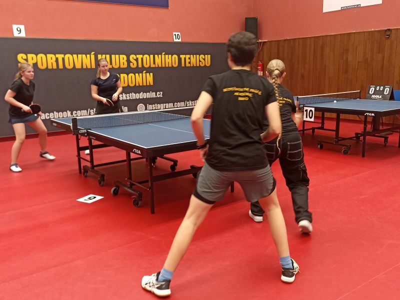 Děvčata třetí v krajském kole stolního tenisu