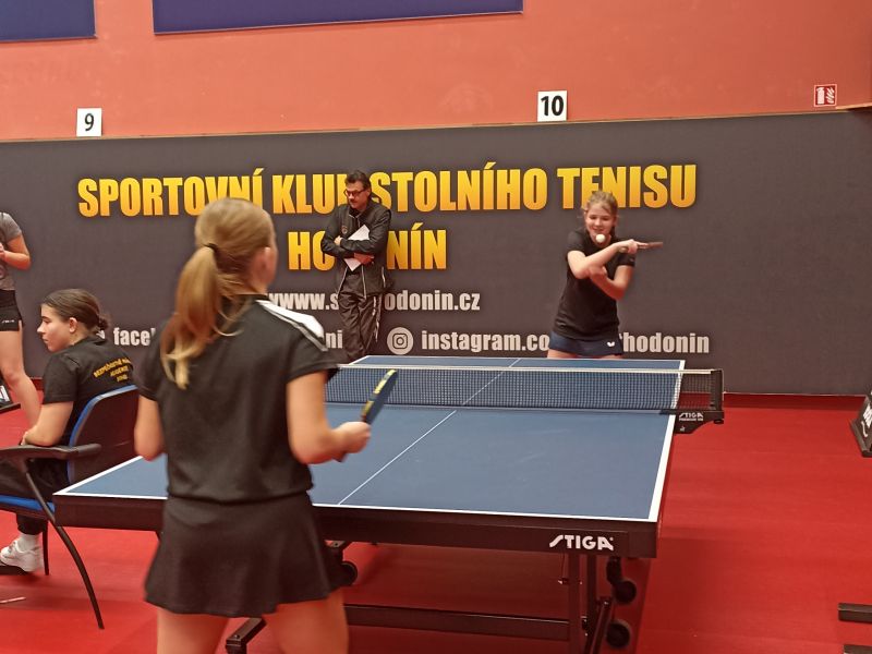 Děvčata třetí v krajském kole stolního tenisu