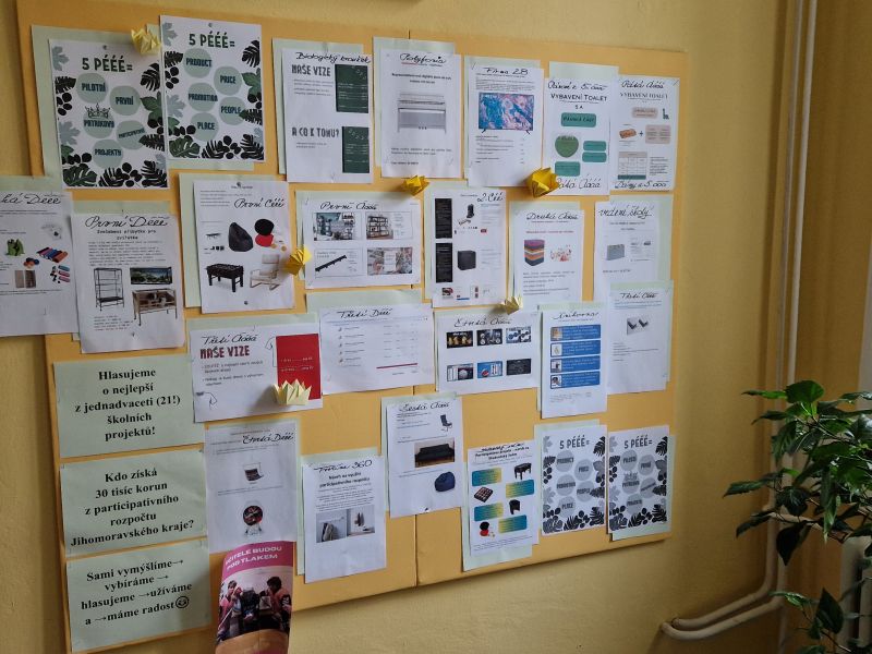 Studenti vylepšují školu