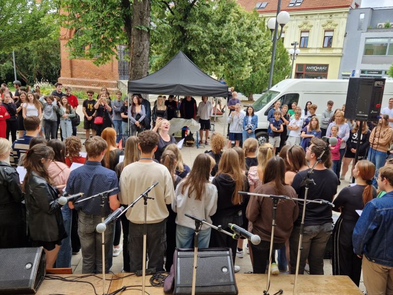 S 28. ročníkem SETKÁNÍ S UMĚNÍM si pohrávalo počasí…