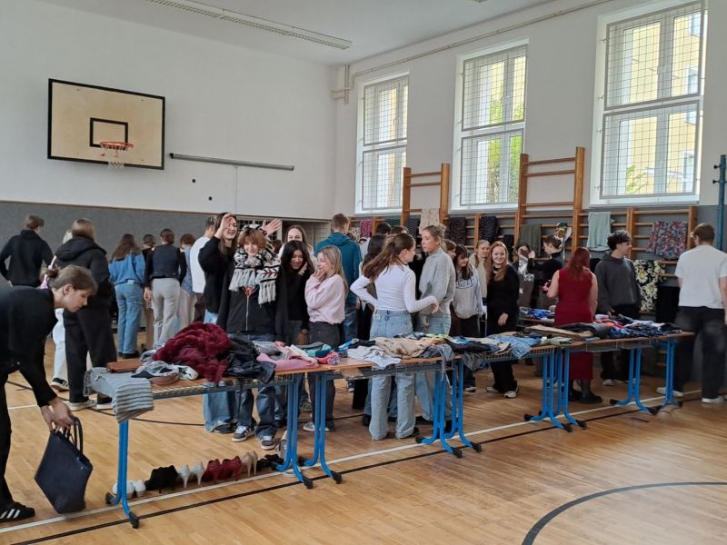 První školní sECOndhand