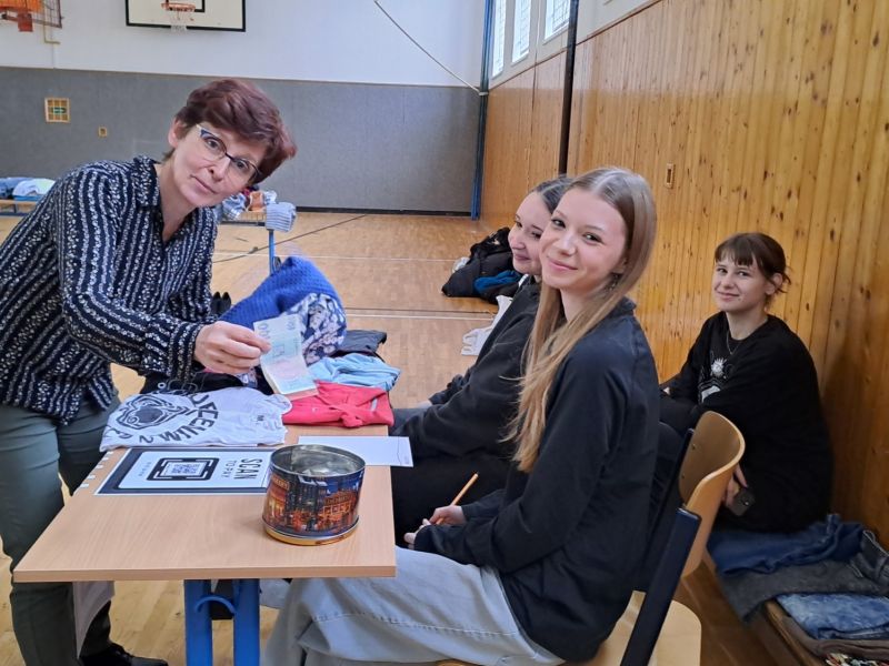 První školní sECOndhand