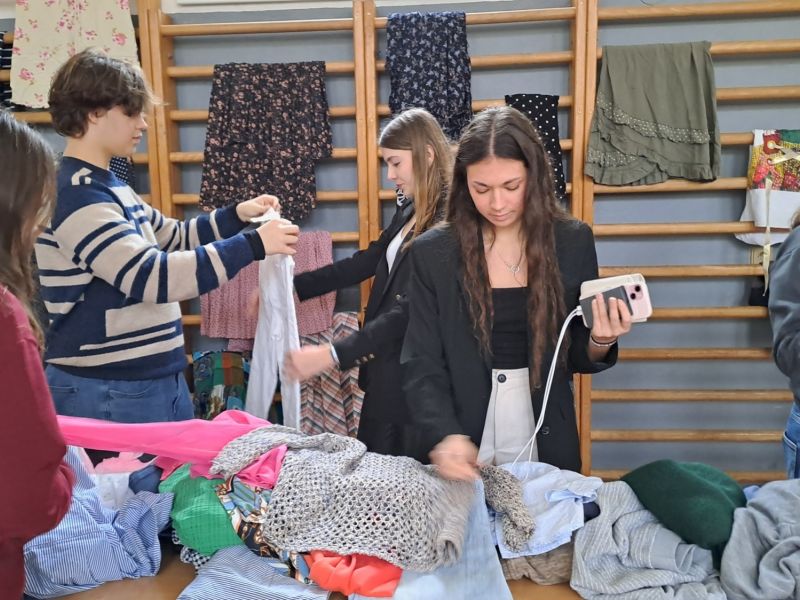 První školní sECOndhand