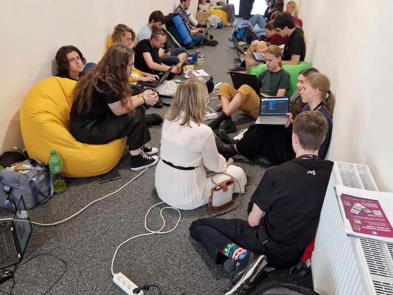 URBIS Challenge HackaTEEN