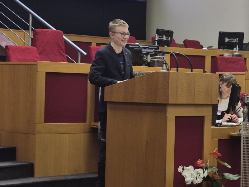 Marek Žilka z 1.D/4 v celostátním kole Olympiády lidských práv