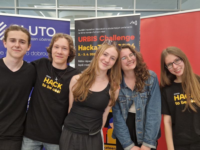 24 hodin non-stop inovací: Naši studenti bojovali na celorepublikovém HackaTEENu v Brně!