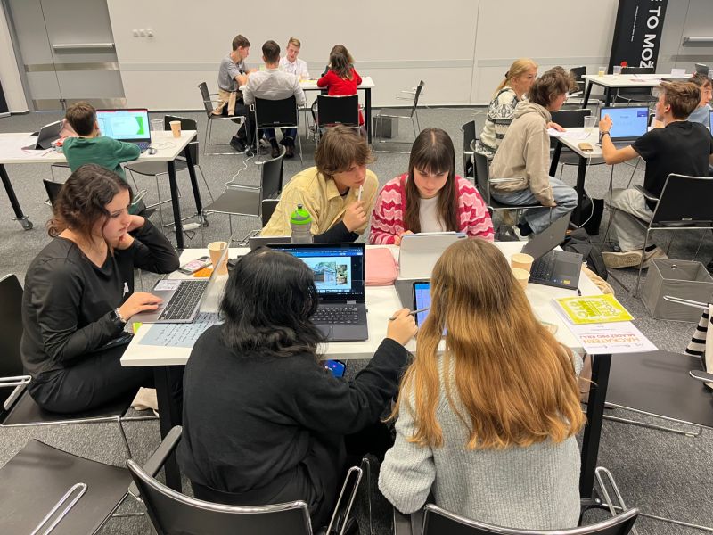 Zástupci studentského sněmu na soutěži HackaTEEN