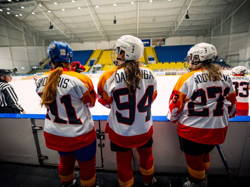 Hokejový souboj mezi maturanty a profesory