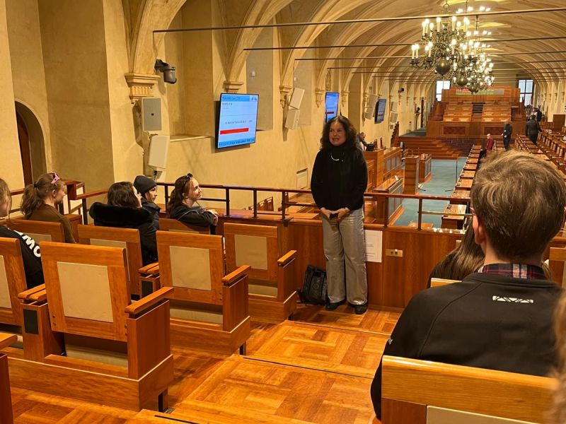 Kvarta se seznamuje s ústavními institucemi