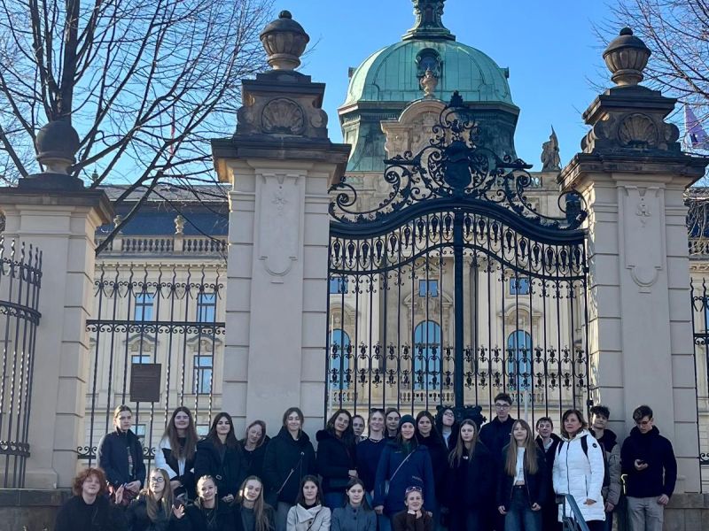 Kvarta se seznamuje s ústavními institucemi