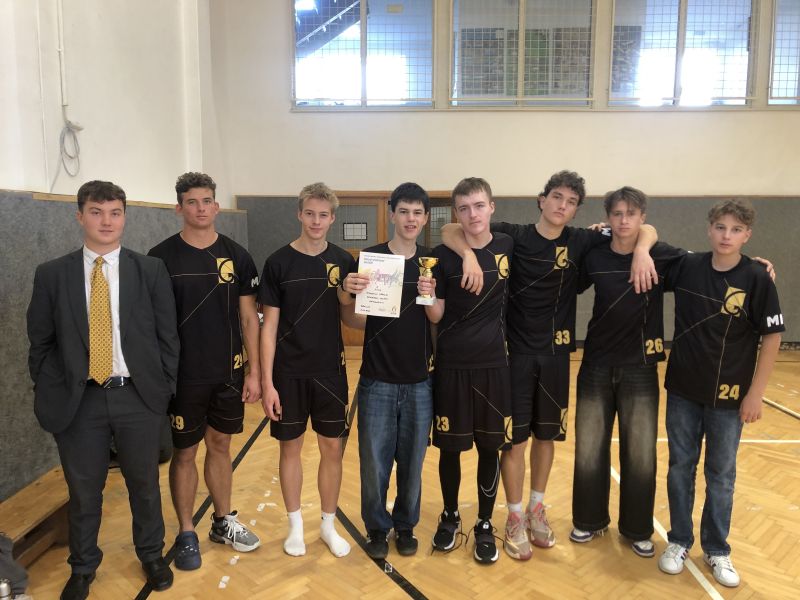 Druhé místo basketbalistů