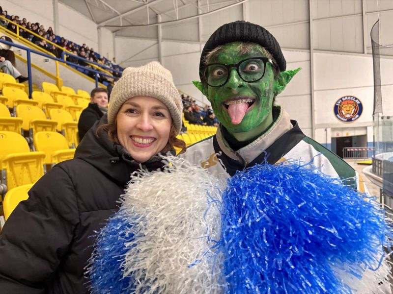 V hokejovém zápase maturanti vs. profesoři zvítězily zkušenosti