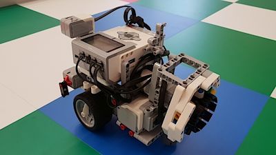 Robosoutěž na ČVUT v Praze vyhrál dívčí tým z GBV